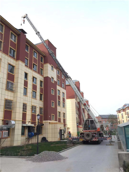 千山区跨街广告牌的高空安装注意事项