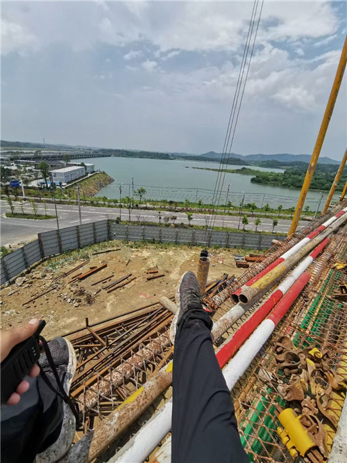 千山区作业中发生设备损坏或人员意外，责任怎么划分？