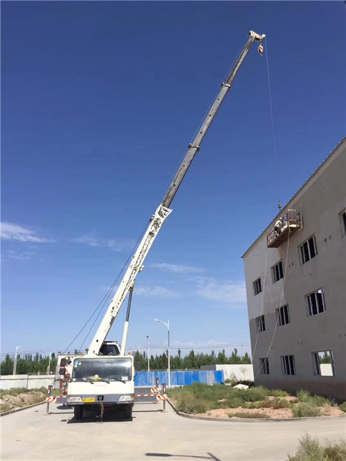 千山区“轻装强干”—— 吊车的 “轻量化臂架” 技术